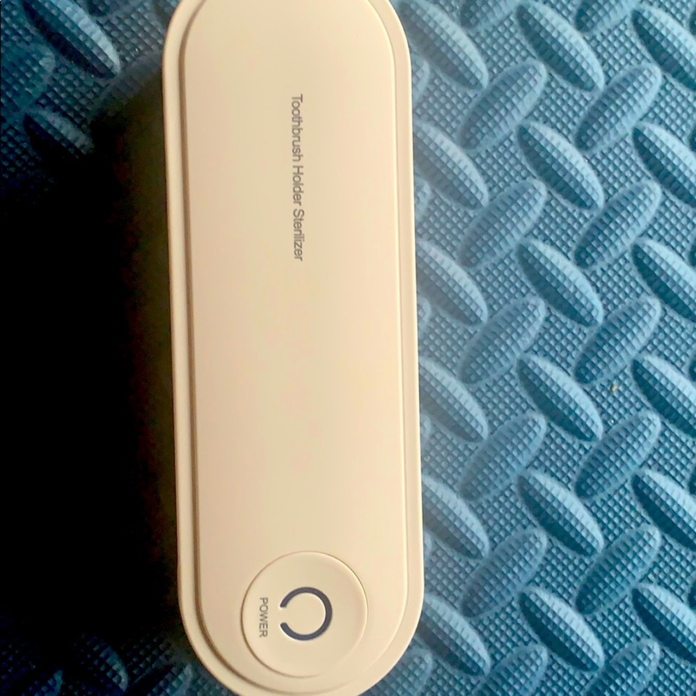 Uvc toothbrush cleaner